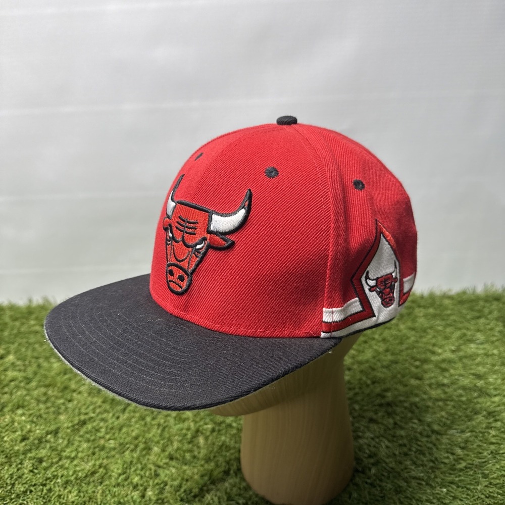 Vtg Mitchell & Ness Chicago Bulls NBA Adjustable Snapback Hat Red Black Jordan